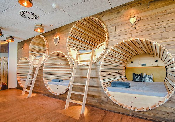 Ausgefallene Schlafmöglichkeiten im Fass